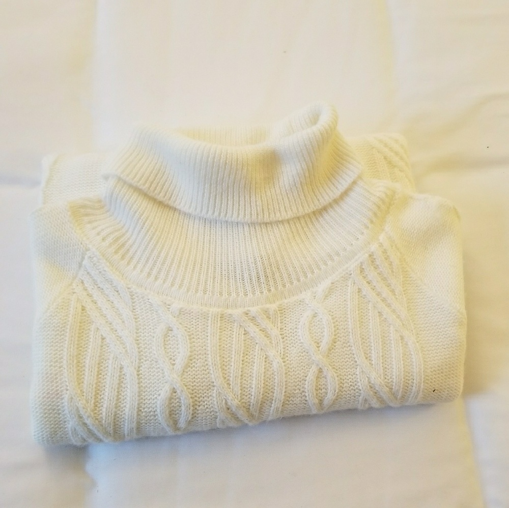 Cream colored Alfred Dunner Sweater Small